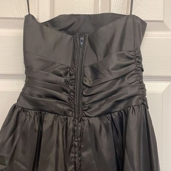 David’s Bridal Black Strapless Bubble Hem Mini Dress - Picture 3 of 6